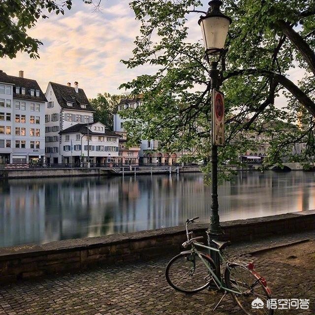 自建团队 vs 外包公司：网站建设哪种模式更适合你的企业？