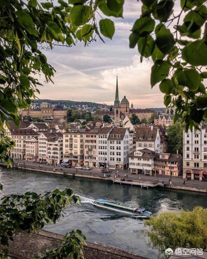 自建团队 vs 外包公司：网站建设哪种模式更适合你的企业？