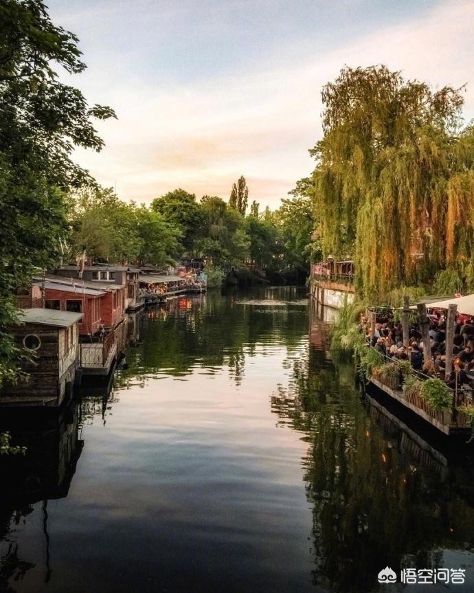 自建团队 vs 外包公司：网站建设哪种模式更适合你的企业？