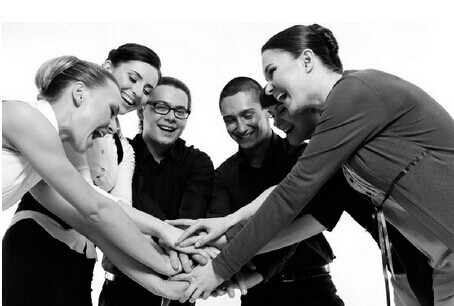 自建团队 vs 外包公司：网站建设哪种模式更适合你的企业？