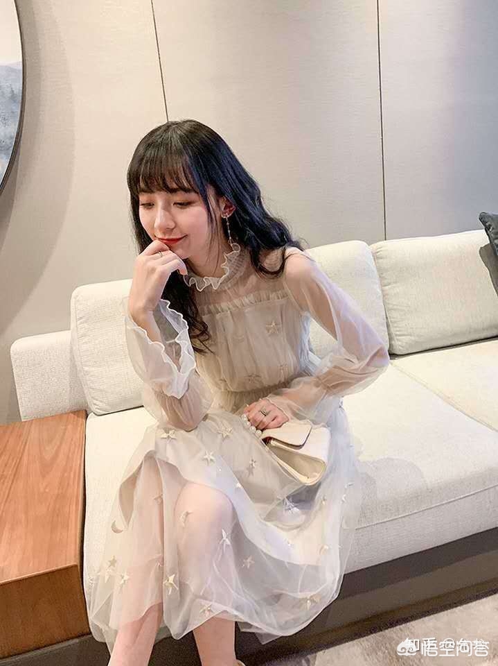 这个小众品牌网站靠暗黑模式设计，转化率提升 200%