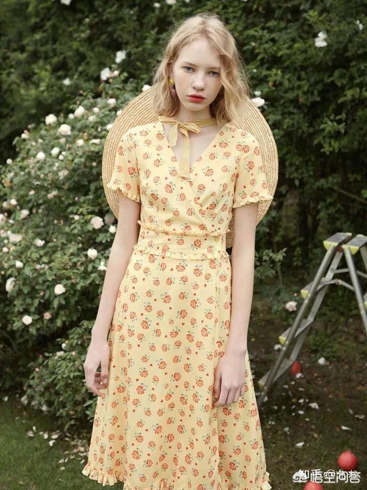 这个小众品牌网站靠暗黑模式设计，转化率提升 200%