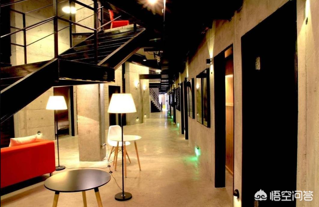 极简主义 vs 极繁主义:两种设计风格如何匹配品牌调性? 极简主义 vs 极繁主义:两种设计风格如何匹配品牌调性?